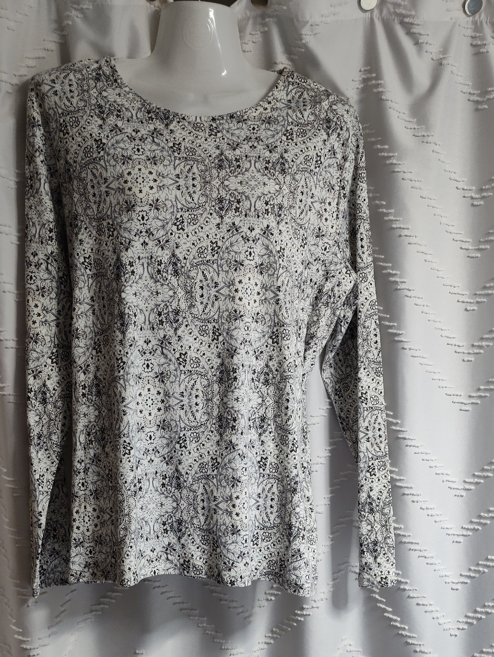 croft & barrow Black and White Patterned Long-Sleeve Tee